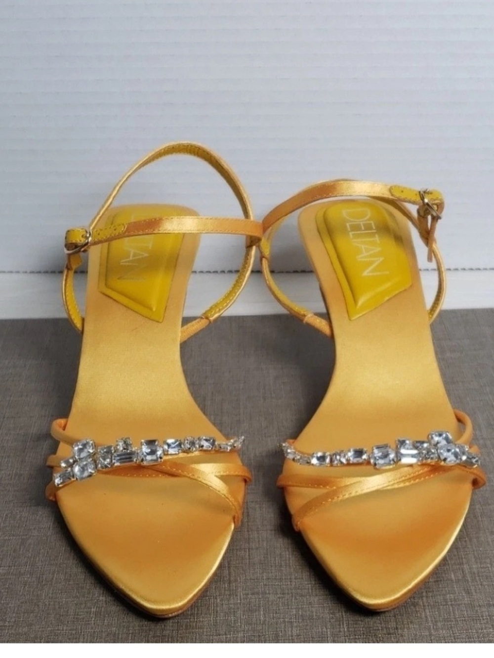 Deltan Yellow Aria Satin Jewel Ornament Dress
Sandals Size 9 - Picture 3 of 7